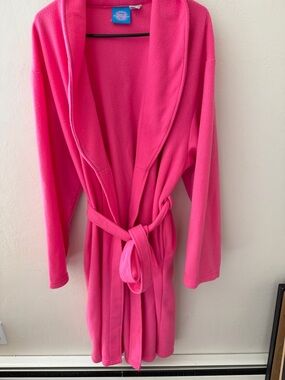 Women’s Fuchsia fleece Robe Size OS Regular 2 Side Pockets and Tie Waist